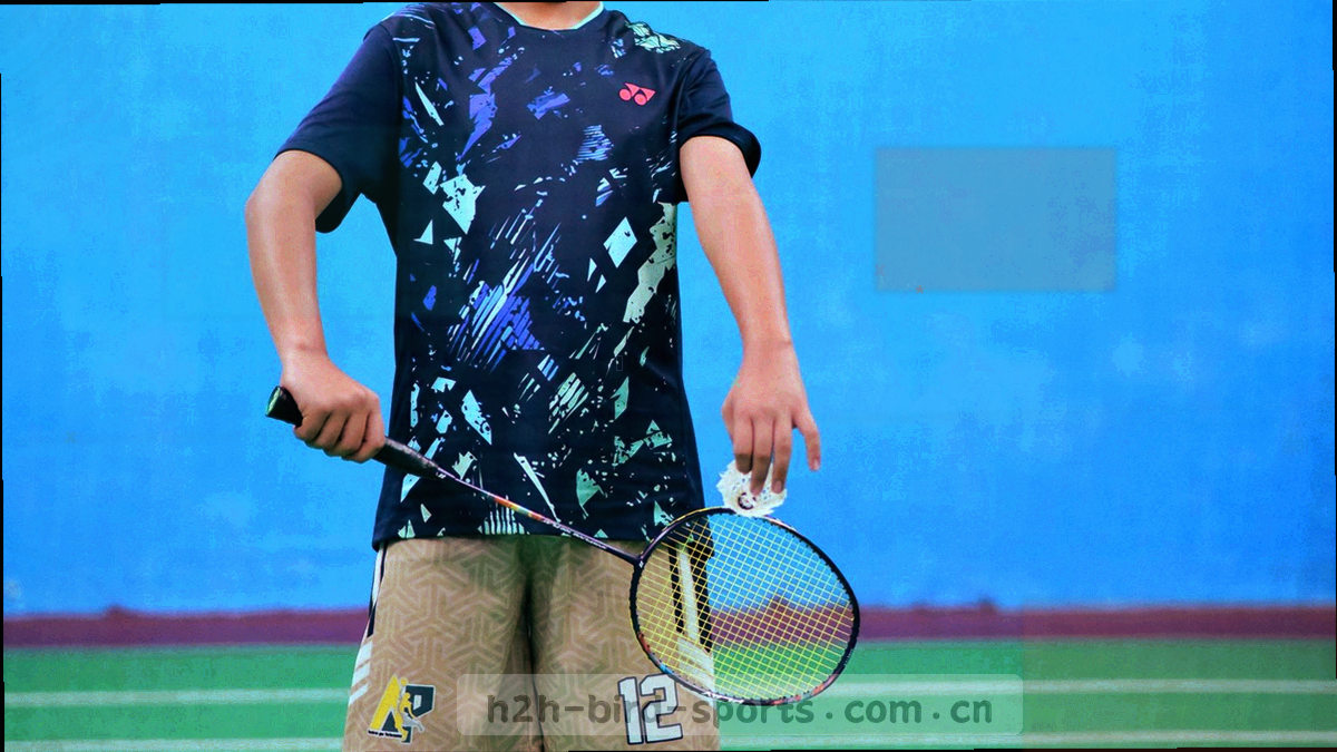 排名网格与升降轨迹的抽象图形，用橙色和绿色标出上升与下滑